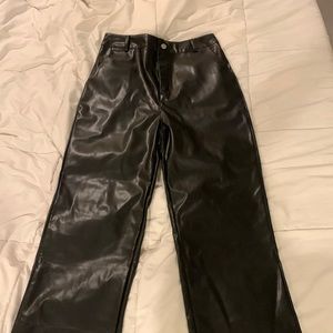 Faux leather pants with pockets. Black, size large